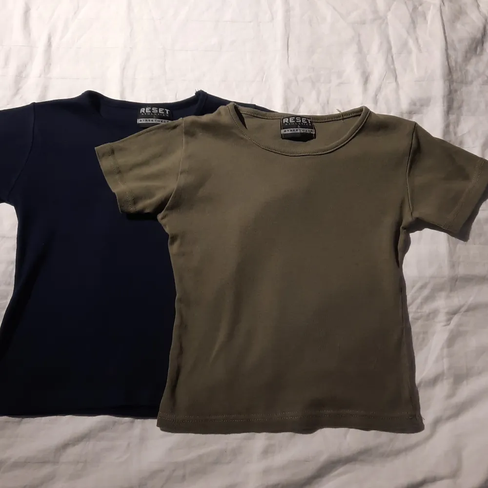 Blå=Xs Grön=S Knappt använt Köpta begagnade +Frakt. T-shirts.