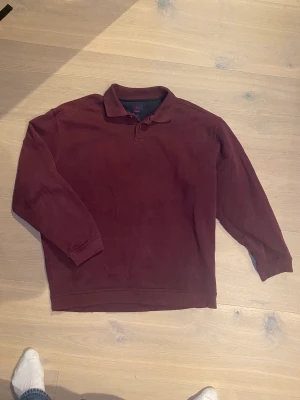 One valley tjocktröja - Super fint skick  Tröjan är i storlek XXL men passar både XL Och L och M om man vill ha den lite oversized. Riktigt fin modell. Går att croppa tröjan om man vill de! Men tröjan är i fint vintageskick samt väldigt svår att få tag i!
