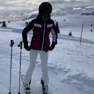 Skidbyxor 8848 - Vita skidbyxor från 8848, storlek 34,dvs en xs, mycket bra skick, pris kan diskuteras 