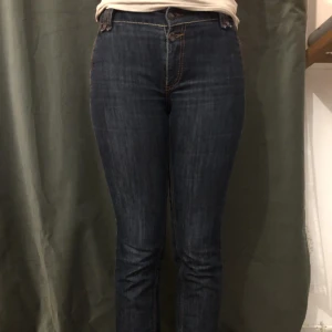 Zoul jeans - Jeansen är från Zoul jeans, är storlek 40, är slim fit med raka ben, materialet är 60% cotton/40% polyester. Använd förut men jeansen har inga spår av att vara använd. 