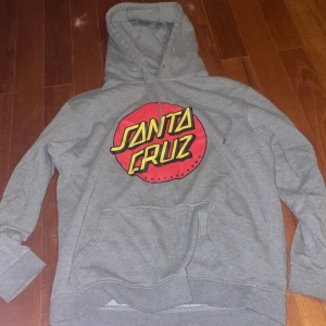 Santa Cruz hoodie  - Hoodie storlek S