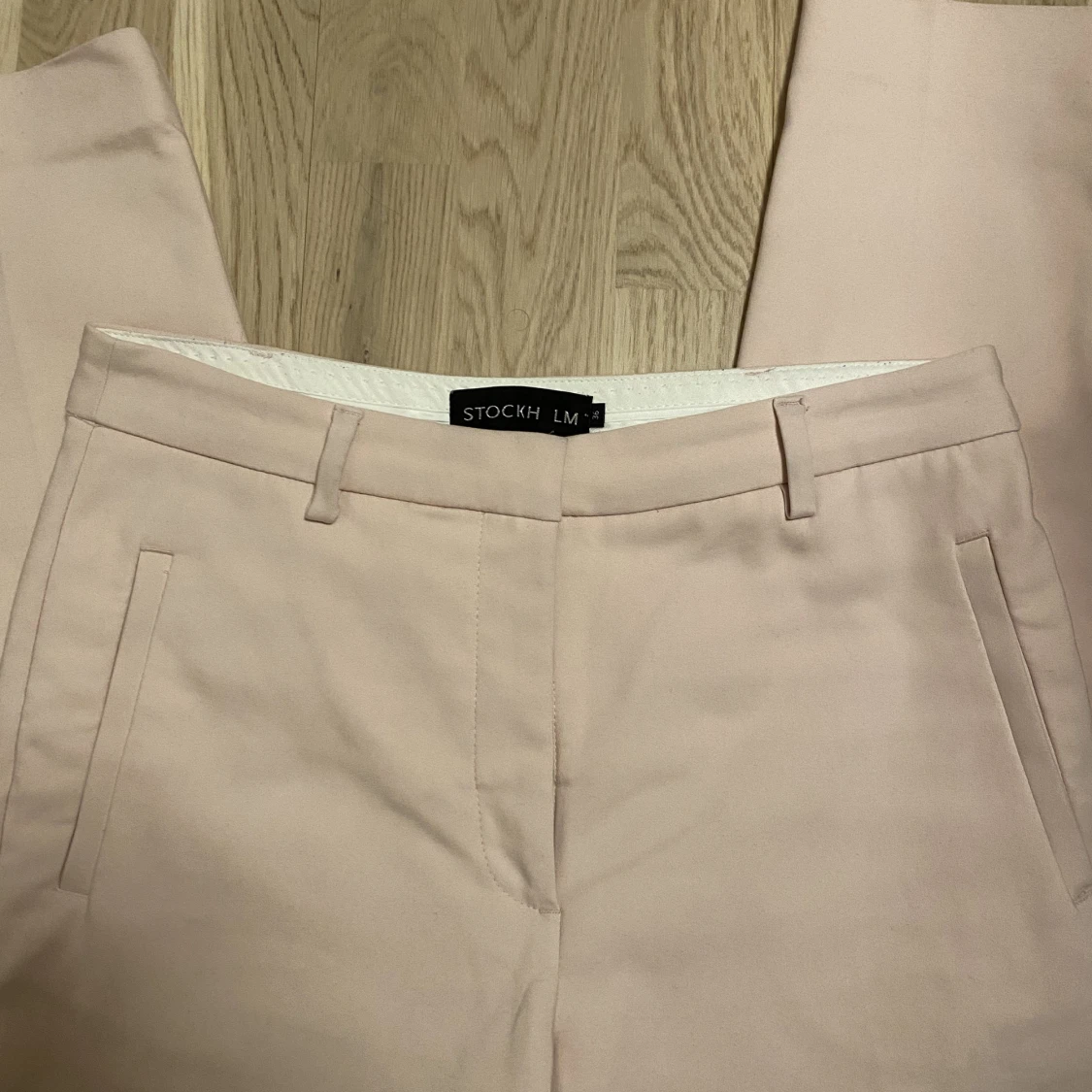 Ljusrosa kostymbyxor 