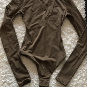 Skims fits everybody bodysuit - Bodysuit från skims i färgen Oxide. Storlek xxs passar en xs också. Inga defekter! 