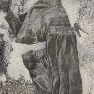 Mjukis set - Supermysig det på h&m, använd 2 ggr. Tröja L och byxa M. 