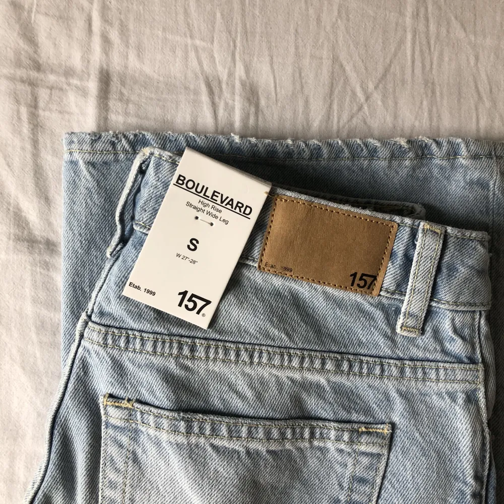 Ljusblå jeans från lager 157 i modellen boulevard. Helt nya endast provade. Storlek S. Nypris 300kr mitt pris 200kr inklusive frakt. Jeans & Byxor.