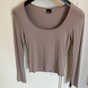 Tröja från Gina  - Tröja från Gina, har använt en gång  Om ni har frågor kontakta mig💖💖