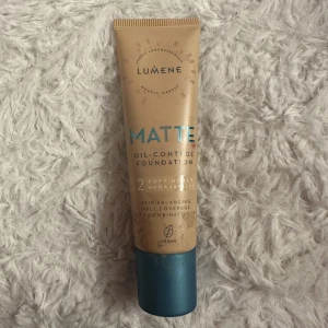 Matte - Matte foundation från Lumene som är endast testat 