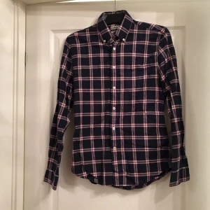 Skjorta i nyskick storlek S - Den är knappt använd 