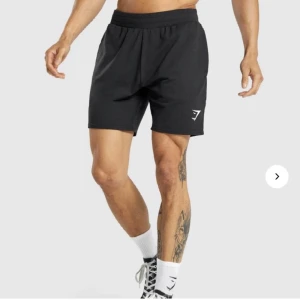 Gymshark shorts - ESSENTIAL 7" SHORTS från gymshark som användes en gång innan han insåg att de var för små. Dvs nästan helt nya! 