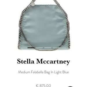 Superfin ljusblå och unik Stella McCartney väska i perfekt skick, har dock en superliten fläck som säkert går att ta bort. Nypris ligger på ca 9000