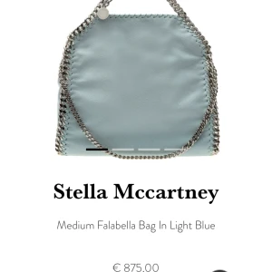 Stella McCartney väska - Superfin ljusblå och unik Stella McCartney väska i perfekt skick, har dock en superliten fläck som säkert går att ta bort. Nypris ligger på ca 9000