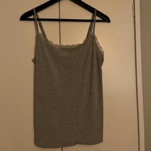 Världens skönaste nattlinne ! - Nattlinne/pyjamaslinne från Twilfit! Storlek S. Knappt använd! Fint skick! Hämtas i Uppsala eller skickas mot fraktkostnad❣️