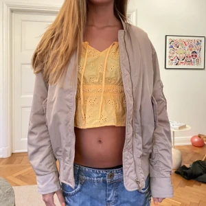 Bomberjacka från Filippa K❤️‍🔥 - Sååå fin bomberjacka från Filppa K! Bra material och varmt💗 Står ingen storlek men sitter som M/S 