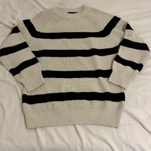 lined sweater  - good condition  kontakta om du är intresserad 