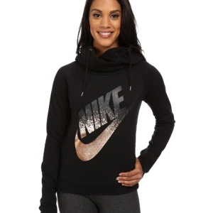 Nike hoodie - Ordpris 649kr, säljer för 100kr!! Supermysig Nike hoodie för hemmamys eller träning! Perfekt till gymmet! Är för liten för mig<3
