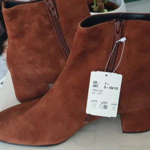 Nya Stövletter högl - Nya i orginalförpackning.. 