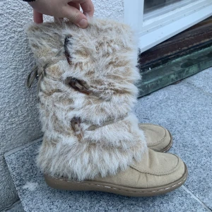 Fluffiga skor! - Köpta secondhand!