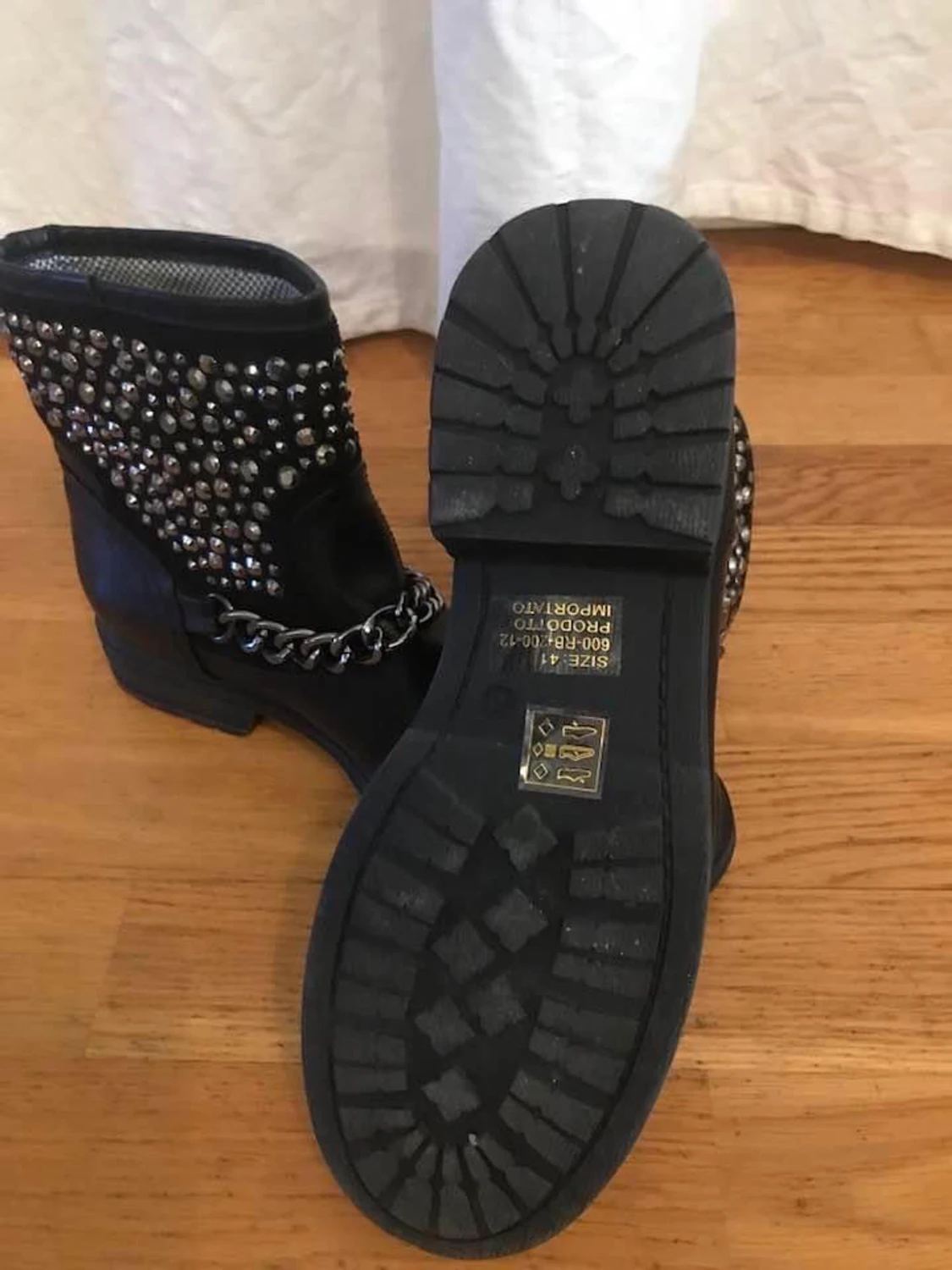 Stövletter, stövlar. - 90