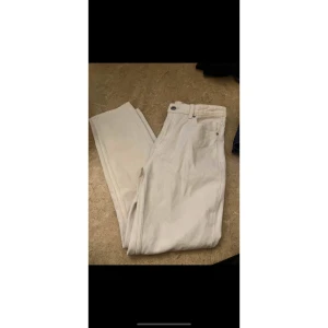 Vita jeans - Vita jeans, oanvända, lite tjockare än ”vanliga” jeans, storlek 38 