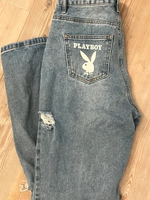 Playboy jeans - Säljer dessa svin snygga jeans som inte går att köpa längre dem är tyvärr försmå och är i nytt skick så jag använt dem 1 gång bara