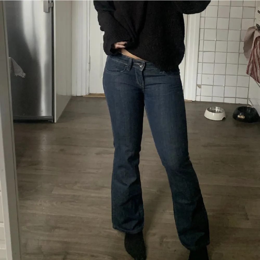 Super snygga lågmidjadr jeans ifrån esprit💕💕. Jeans & Byxor.