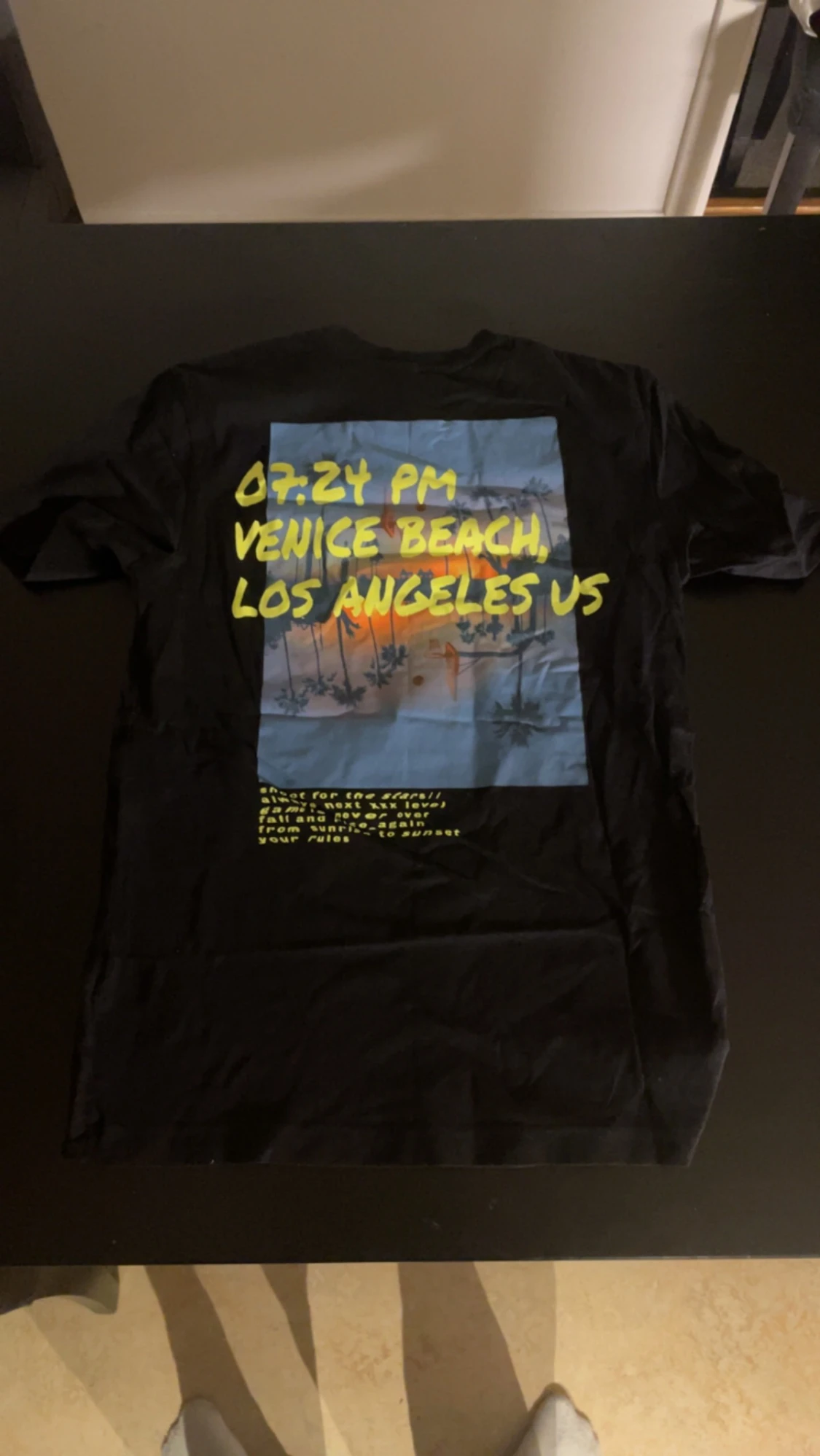 Svart t-shirt med tryck bak och fram - 90