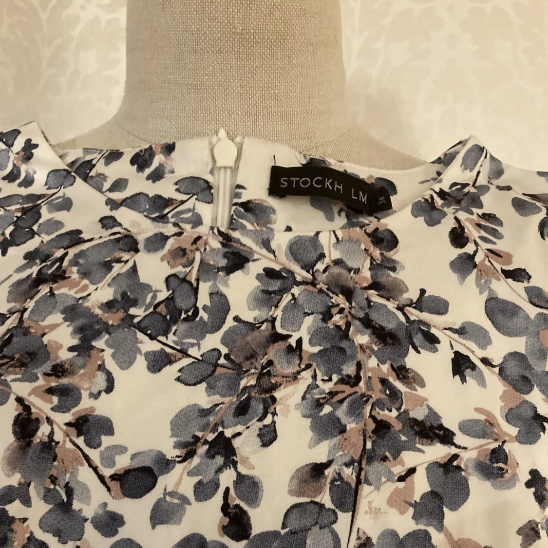 Söt blommig klänning  - 90