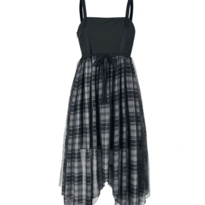 Klänning - EMP klänning. Helt nya endast testade hemma men var lite liten. Sista bilden är min egen resten från hemsidan (var för svårt att få tyget rättvist på bild). Be om fler bilder om du vill. Frakt utifrån postens priser. Köpta för 800kr samfrakt om möjligt