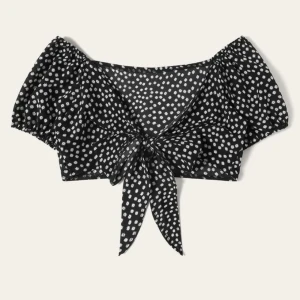 Sommar topp - Söt sommar topp med knytning och är perfekt till sommaren. I storlek M och är som ny, endast använts ett fåtal gånger🤍