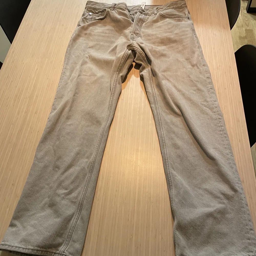 Weekday space jeans 31/32. Använda Max 5 gånger. Säljer för att jag inte använder dom.. Jeans & Byxor.