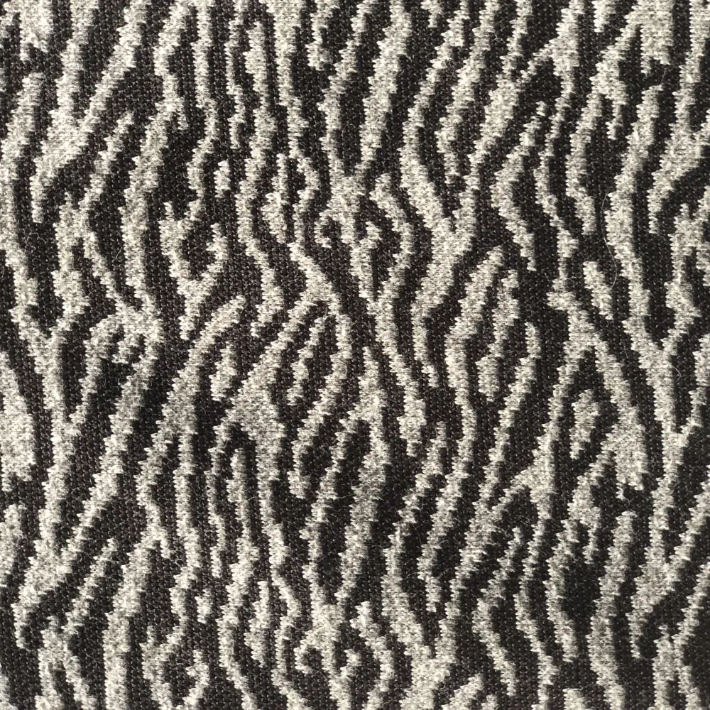Grå svart zebramönstrad kortkjol från zoul☺️tight fit. Kjolar.