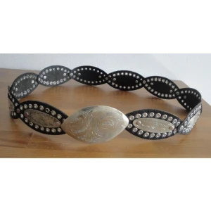 skärp unik y2k - mått: 104 cm. unikt skärp. går att justera till vilken längd / hur tight man vill. möts i stockholm eller fraktar 🖤