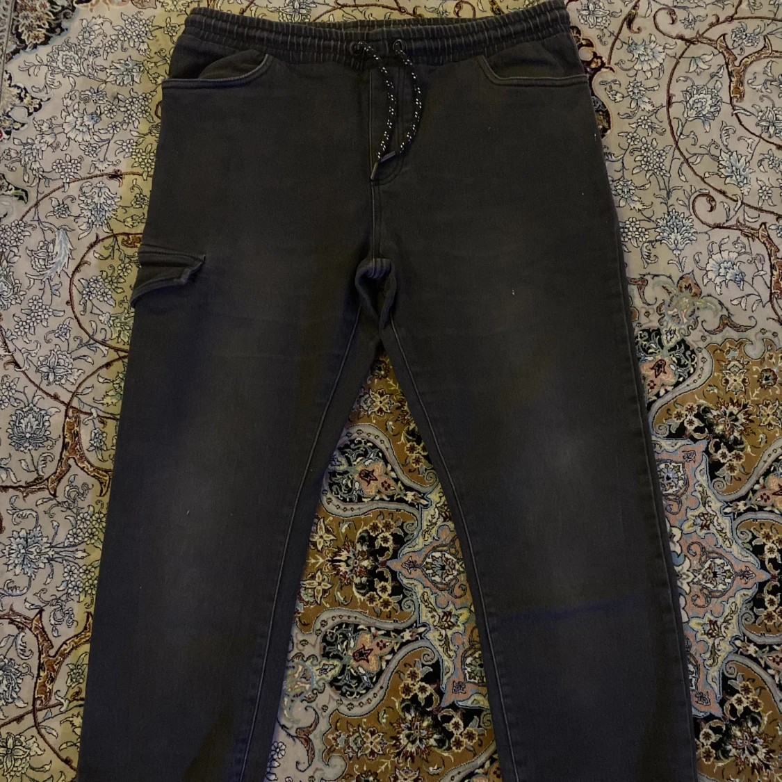 Svarta byxor 