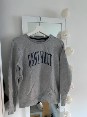 Gant sweatshirt  - Grå gant sweatshirt. Ny skick, använd vid enstaka tillfälle. 