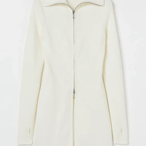 Slutsåld tröja - Supersnygg slutsåld kofta/tröja från Hm. Använd 1 gång, Passar Xs-S💓 Kan skicka bilder med tröjan på om det önskas!