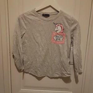 Ny pyjamaströja. Undercover unicorn. FB dister - Fin ny topp/pyjamaströja. 