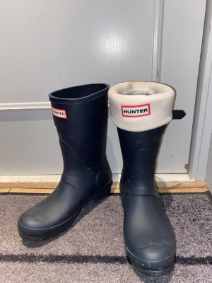 Låga Hunter stövlar  - Knappt använda Hunter stövlar.  Behöver bara putsas upp så ser dom ut som nya 