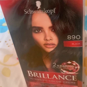 Svart hårfärg 6st  - Säljer 6 st schwarzkopf oöppnad hårfärg. Allt för 450 kr. Priset kan diskuteras vid snabb affär :) 