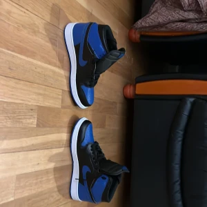 Jordans - Jordan 1 blue