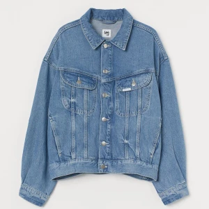 Jeansjacka från Lee x H&M  - Jeansjacka aldrig använd från kollektionen Lee x H&M. Nypris 499kr säljer den för 350kr 