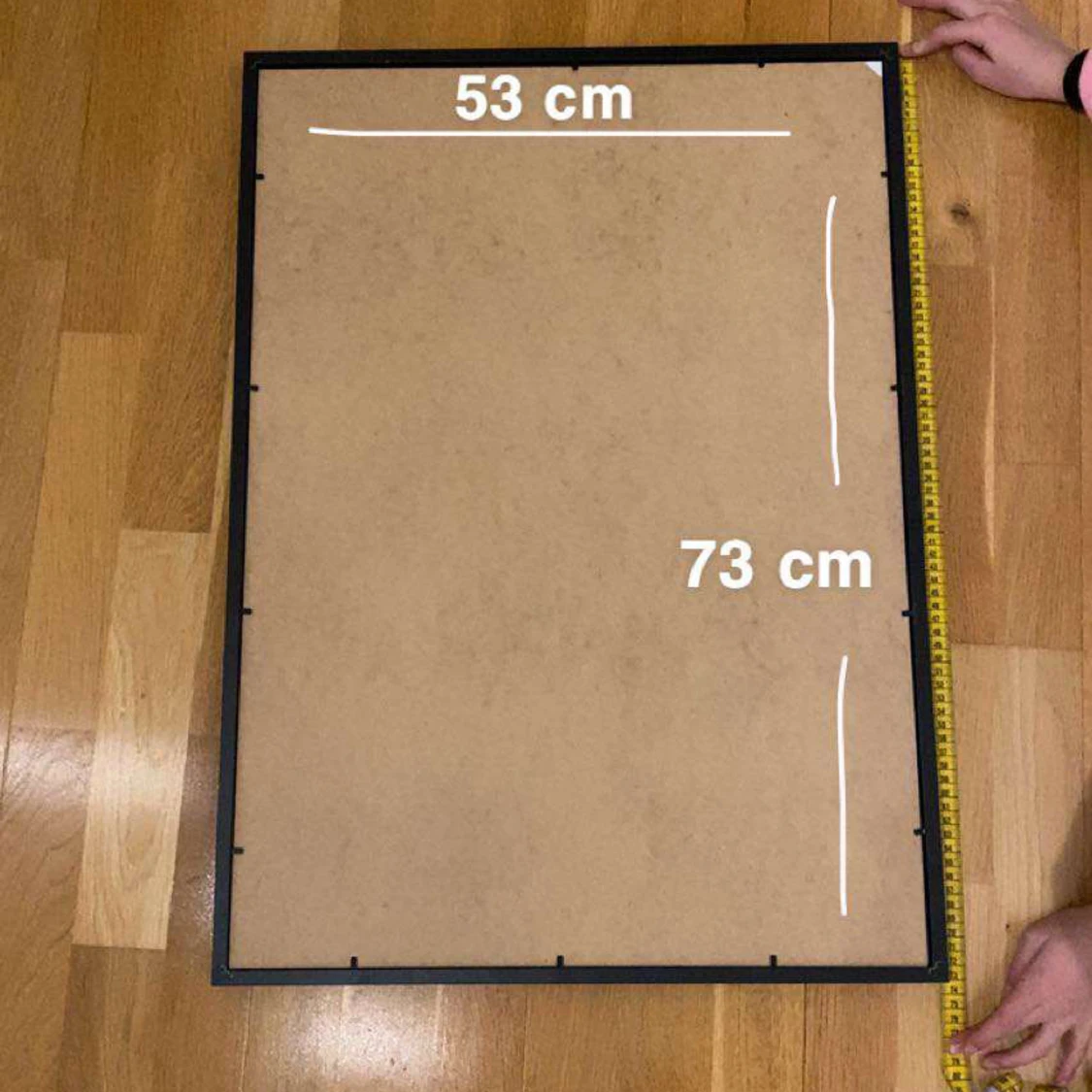 Hej, vi säljer den här Harry Potter Quidditch tavlan med värde 300kr. Vi är inte så intresserade av Harry Potter längre och vill därför sälja denna tavlan. Tavlan är 73 cm på bredden och  - 90