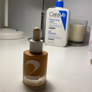 Fondation! - Säljer en jättefin fondation!💕 lite mörk för mig så säljer den! Använd 1 gång. Köpt i somras, vet dock inte vart ifrån.💕💕 