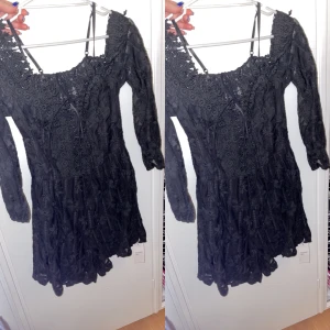 Jumpsuit i spets  - Jumpsuit i storlek 38/40 