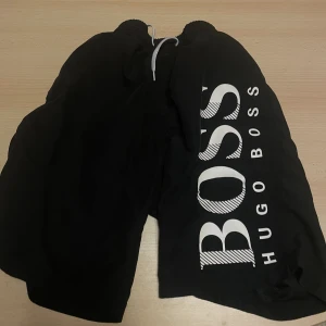 Hugo boss badbyxor - Hugo boss badbyxor Säljer för att dem är för små