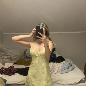 Klänning - Kort somrig klänning, använt få gånger💕