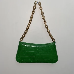 Grön väska   - A good quality bag that has been used once.