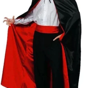 Svart / Röd Halloweendräkt i form av en Cloak  - Ca 140cm långt 