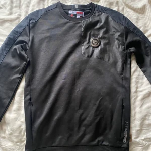 Plein  - Säljer en nästan oanvänd plein sport tröja (underleverantör till PhilippPlein, Nypris: 3-4k