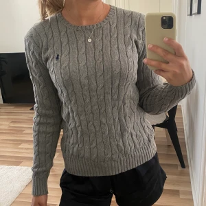 Ralph lauren tröja - Kabelstickad Ralph lauren tröja strl S i fint skick! 🤎 frakt 66kr