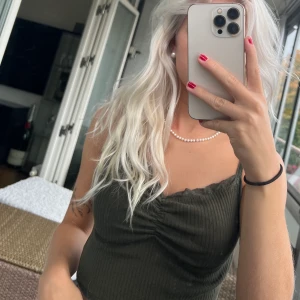 Grönt linne - Militär/skogsgrönt linne, aldrig använt. Storlek XS